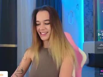 Discover our girls online shows and discover the company of countless livestreamers, with stunning shapes, sex toys and more.