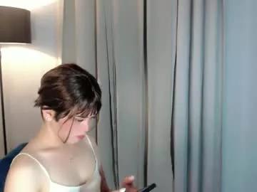 Discover our girls online shows and discover the company of countless livestreamers, with stunning shapes, sex toys and more.