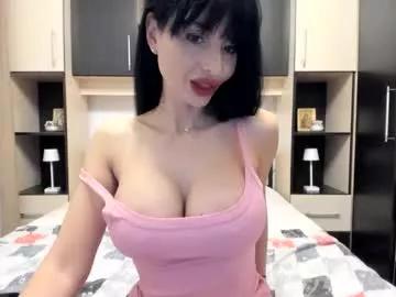 Discover our girls online shows and discover the company of countless livestreamers, with stunning shapes, sex toys and more.