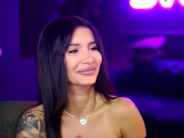 Discover our girls online shows and discover the company of countless livestreamers, with stunning shapes, sex toys and more.