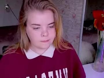 yumm_lolly from Chaturbate