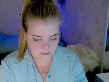 yumm_lolly from Chaturbate