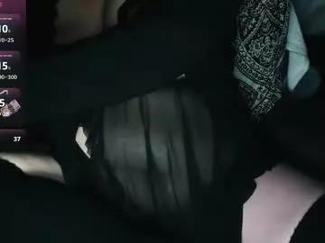 zeemomdalorian from Chaturbate