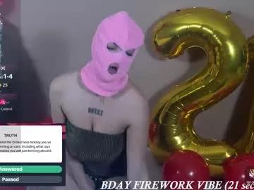 Zoeythepinkmask webcams show profile image 