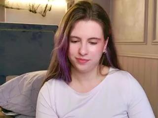 Discover our girls online shows and discover the company of countless livestreamers, with stunning shapes, sex toys and more.