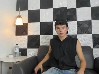 andy_famee from Flirt4Free is Freechat