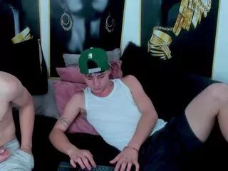 Discover our girls online shows and discover the company of countless livestreamers, with stunning shapes, sex toys and more.