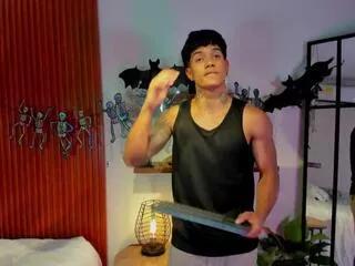 aress_damon from Flirt4Free is Freechat