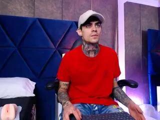 aron_muller from Flirt4Free is Freechat