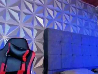 Discover our girls online shows and discover the company of countless livestreamers, with stunning shapes, sex toys and more.