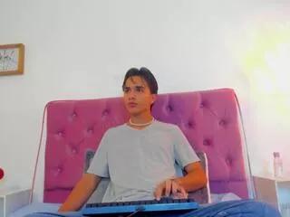 attlas_moon from Flirt4Free
