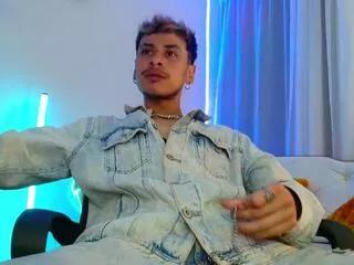axcel_smith from Flirt4Free is Freechat
