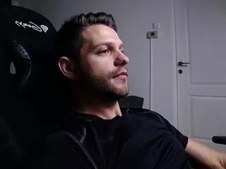 Discover our girls online shows and discover the company of countless livestreamers, with stunning shapes, sex toys and more.