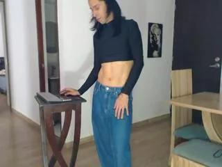 Discover our girls online shows and discover the company of countless livestreamers, with stunning shapes, sex toys and more.