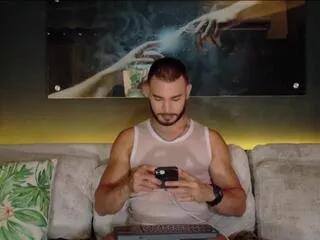 Discover our girls online shows and discover the company of countless livestreamers, with stunning shapes, sex toys and more.