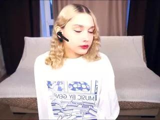 Discover our girls online shows and discover the company of countless livestreamers, with stunning shapes, sex toys and more.