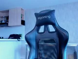 Discover our girls online shows and discover the company of countless livestreamers, with stunning shapes, sex toys and more.