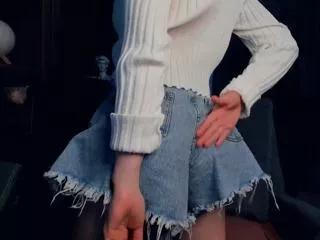 Discover our girls online shows and discover the company of countless livestreamers, with stunning shapes, sex toys and more.