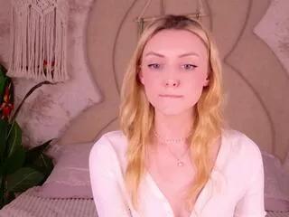 Discover our girls online shows and discover the company of countless livestreamers, with stunning shapes, sex toys and more.