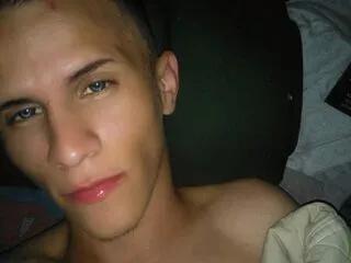 cris_maicol from Flirt4Free is Freechat