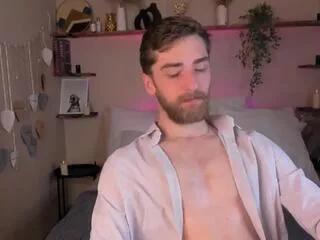 Discover our girls online shows and discover the company of countless livestreamers, with stunning shapes, sex toys and more.