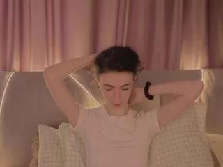 Discover our girls online shows and discover the company of countless livestreamers, with stunning shapes, sex toys and more.