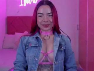 Discover our girls online shows and discover the company of countless livestreamers, with stunning shapes, sex toys and more.