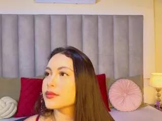 Discover our girls online shows and discover the company of countless livestreamers, with stunning shapes, sex toys and more.