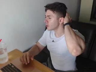 everett_boss from Flirt4Free
