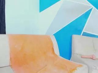 Discover our girls online shows and discover the company of countless livestreamers, with stunning shapes, sex toys and more.
