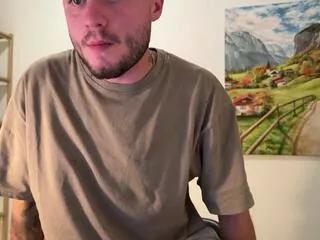 Discover our girls online shows and discover the company of countless livestreamers, with stunning shapes, sex toys and more.