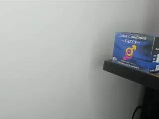 Discover our girls online shows and discover the company of countless livestreamers, with stunning shapes, sex toys and more.