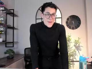 Discover our girls online shows and discover the company of countless livestreamers, with stunning shapes, sex toys and more.