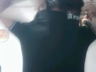 Discover our girls online shows and discover the company of countless livestreamers, with stunning shapes, sex toys and more.