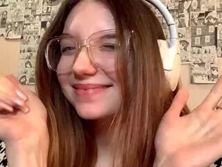 Discover our girls online shows and discover the company of countless livestreamers, with stunning shapes, sex toys and more.