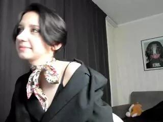 Discover our girls online shows and discover the company of countless livestreamers, with stunning shapes, sex toys and more.