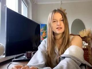 Discover our girls online shows and discover the company of countless livestreamers, with stunning shapes, sex toys and more.