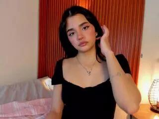 Discover our girls online shows and discover the company of countless livestreamers, with stunning shapes, sex toys and more.