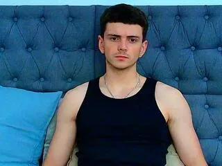 Discover our girls online shows and discover the company of countless livestreamers, with stunning shapes, sex toys and more.