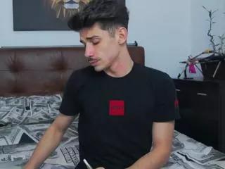 Discover our girls online shows and discover the company of countless livestreamers, with stunning shapes, sex toys and more.