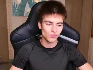 leonard_cross from Flirt4Free is Freechat