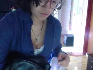 Discover our girls online shows and discover the company of countless livestreamers, with stunning shapes, sex toys and more.
