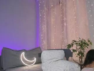Discover our girls online shows and discover the company of countless livestreamers, with stunning shapes, sex toys and more.