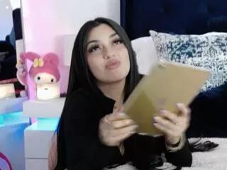 Discover our girls online shows and discover the company of countless livestreamers, with stunning shapes, sex toys and more.