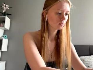 Discover our girls online shows and discover the company of countless livestreamers, with stunning shapes, sex toys and more.