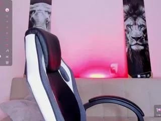 Discover our girls online shows and discover the company of countless livestreamers, with stunning shapes, sex toys and more.