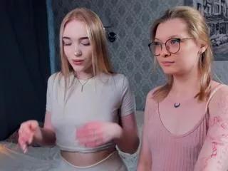 Discover our girls online shows and discover the company of countless livestreamers, with stunning shapes, sex toys and more.