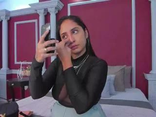 Discover our girls online shows and discover the company of countless livestreamers, with stunning shapes, sex toys and more.