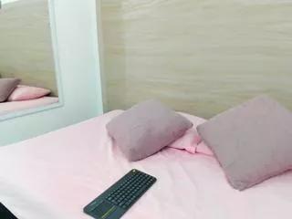 Discover our girls online shows and discover the company of countless livestreamers, with stunning shapes, sex toys and more.