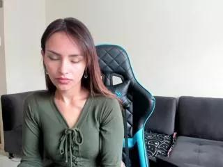 Discover our girls online shows and discover the company of countless livestreamers, with stunning shapes, sex toys and more.